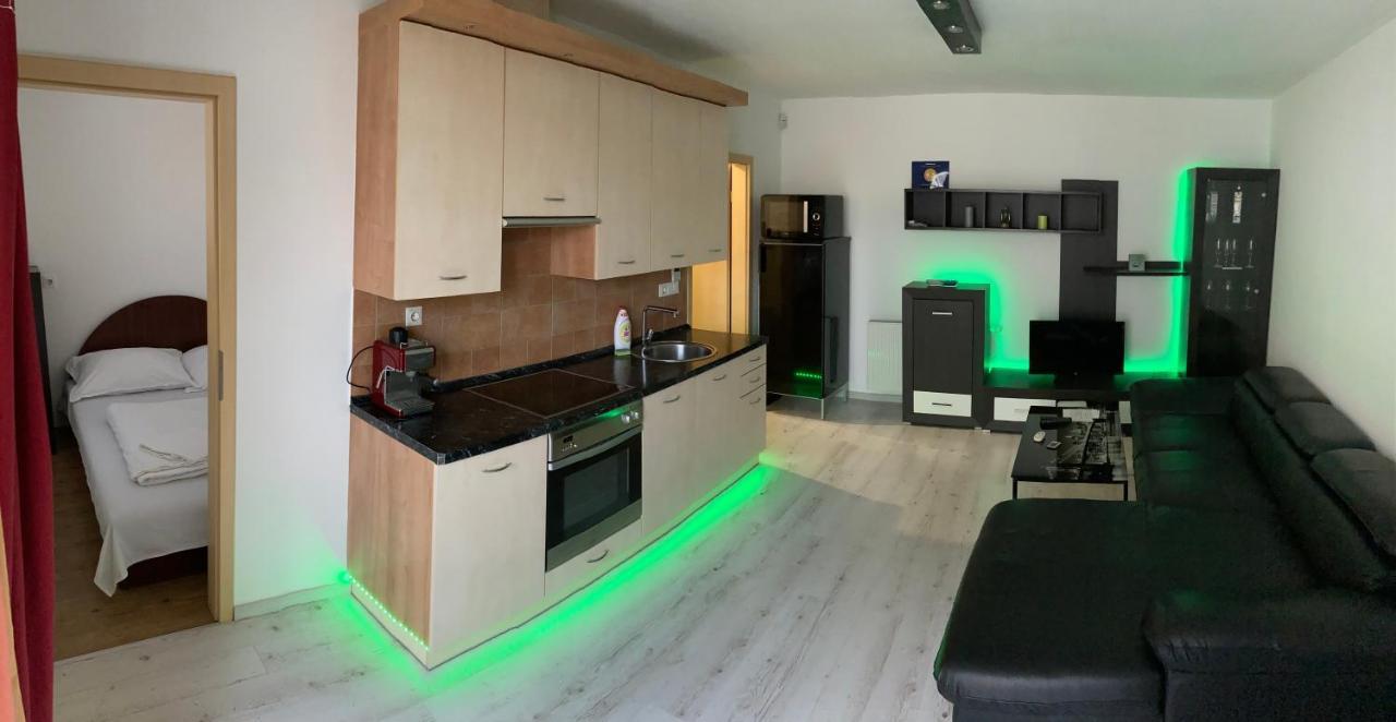Apartment City Inn Печ Екстериор снимка