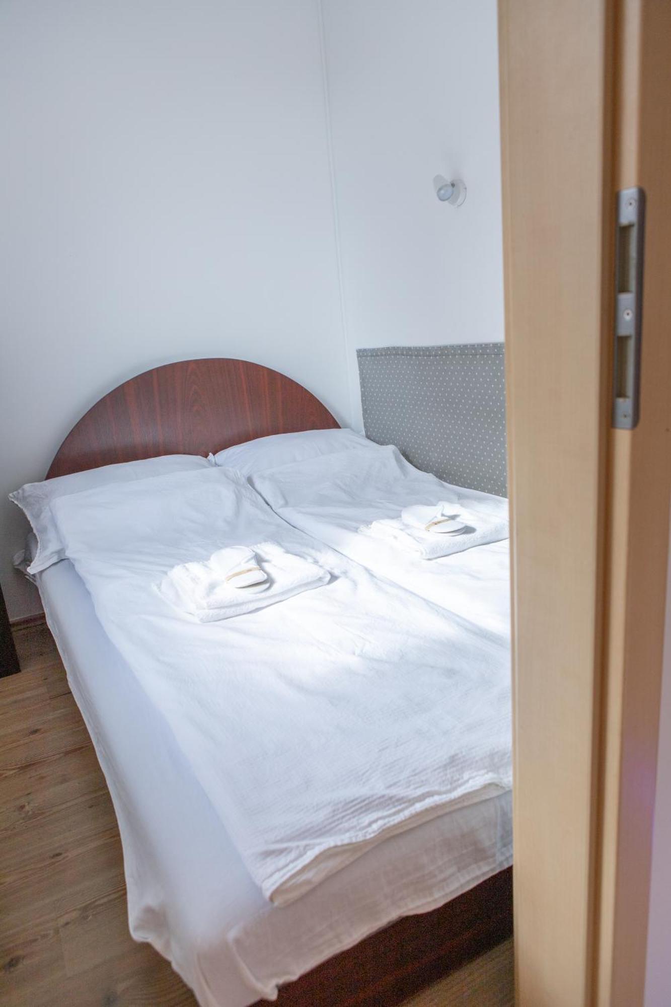 Apartment City Inn Печ Екстериор снимка